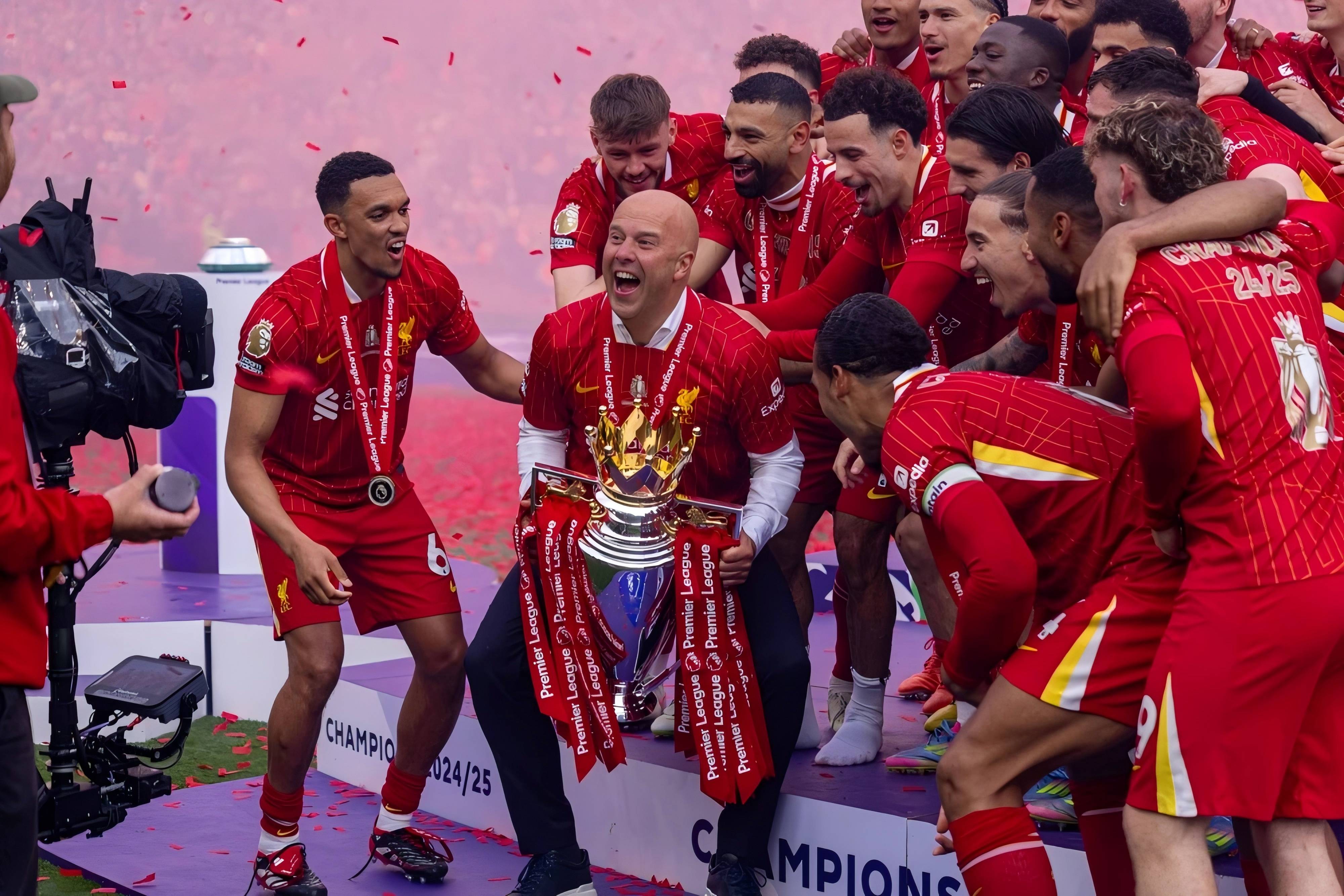 包含伯恩茅斯在最近的英超比赛中表现持续低迷的词条